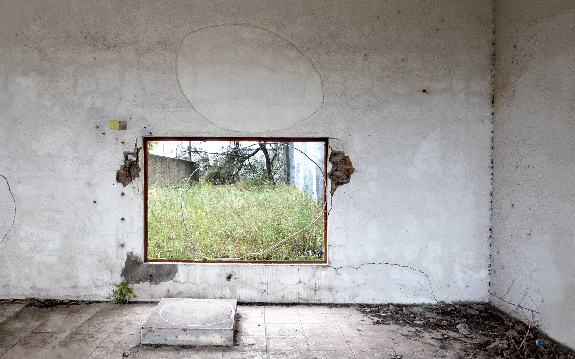 'Motional Oval' in the CUF Industrial Park, by Della Gooden - part of a room installation in Barreiro Portugal.